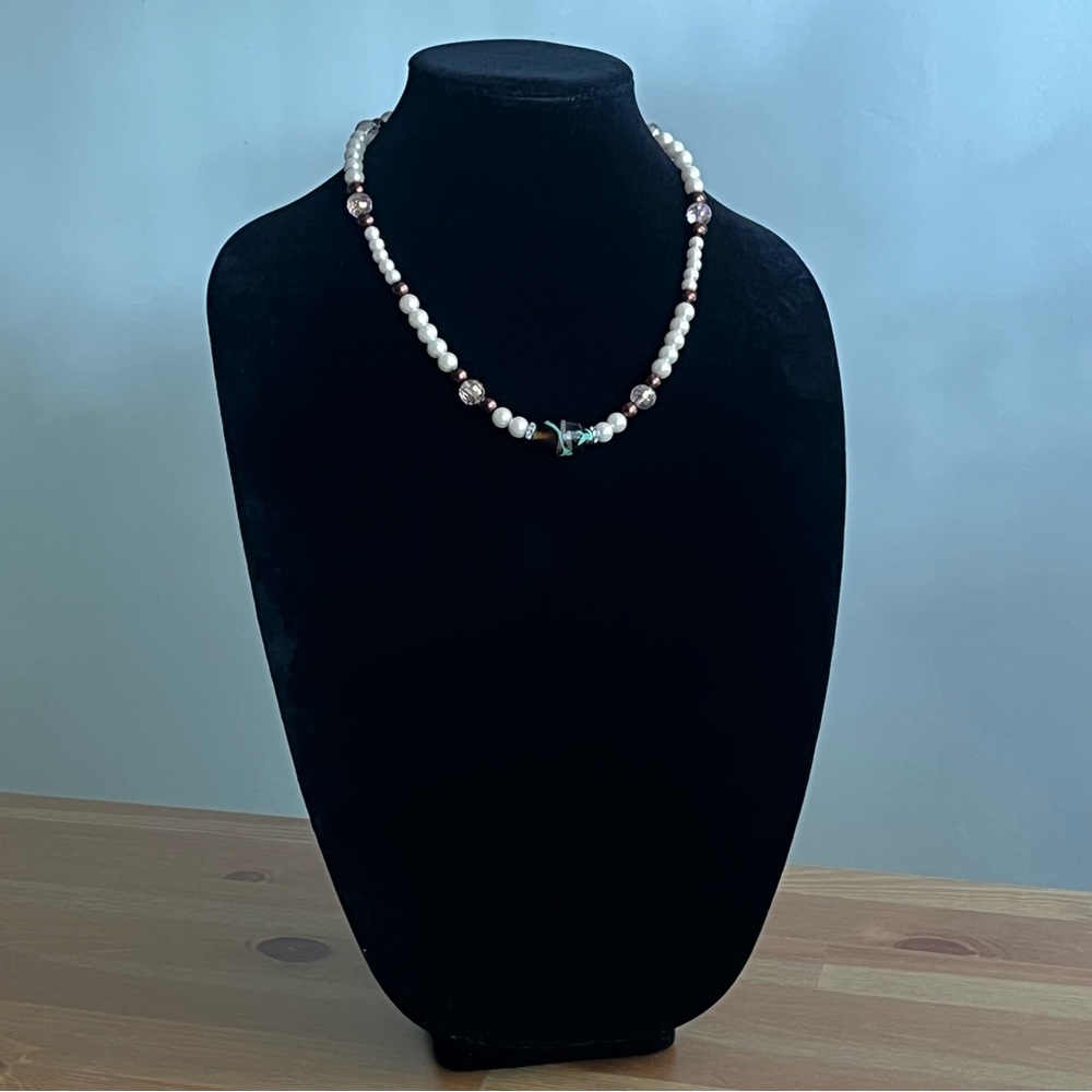 Vintage glass pearl necklace with glass-painted pendant - Picture 3 of 14